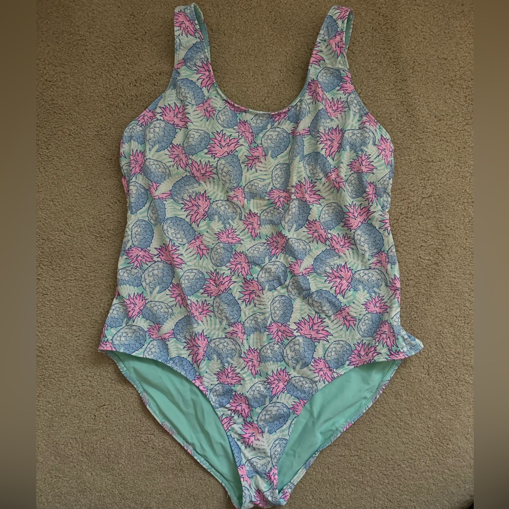 Vineyard vines pineapple one piece bathing suit